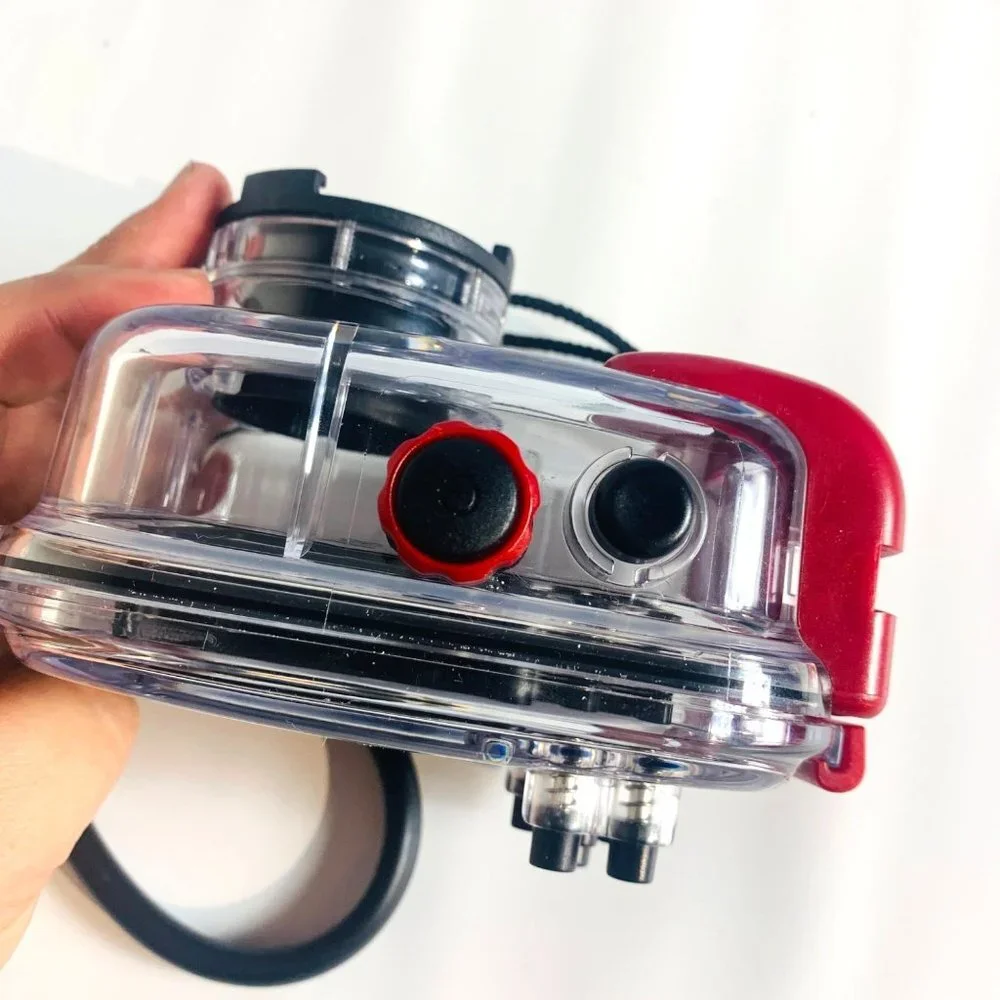 Intova IC-600 Digital Sports Camera case 6.0MP 2.4
